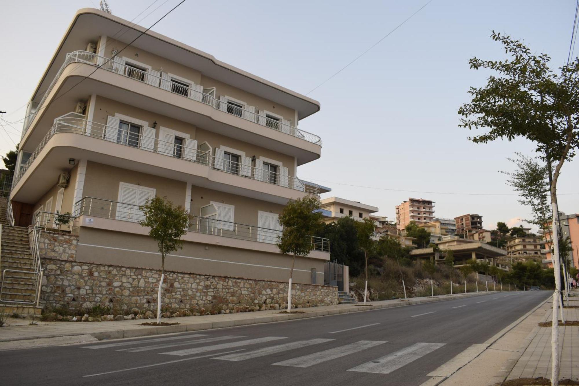 Isabela * Sarandë